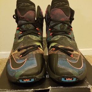 Nike Lebron XIII sz 11